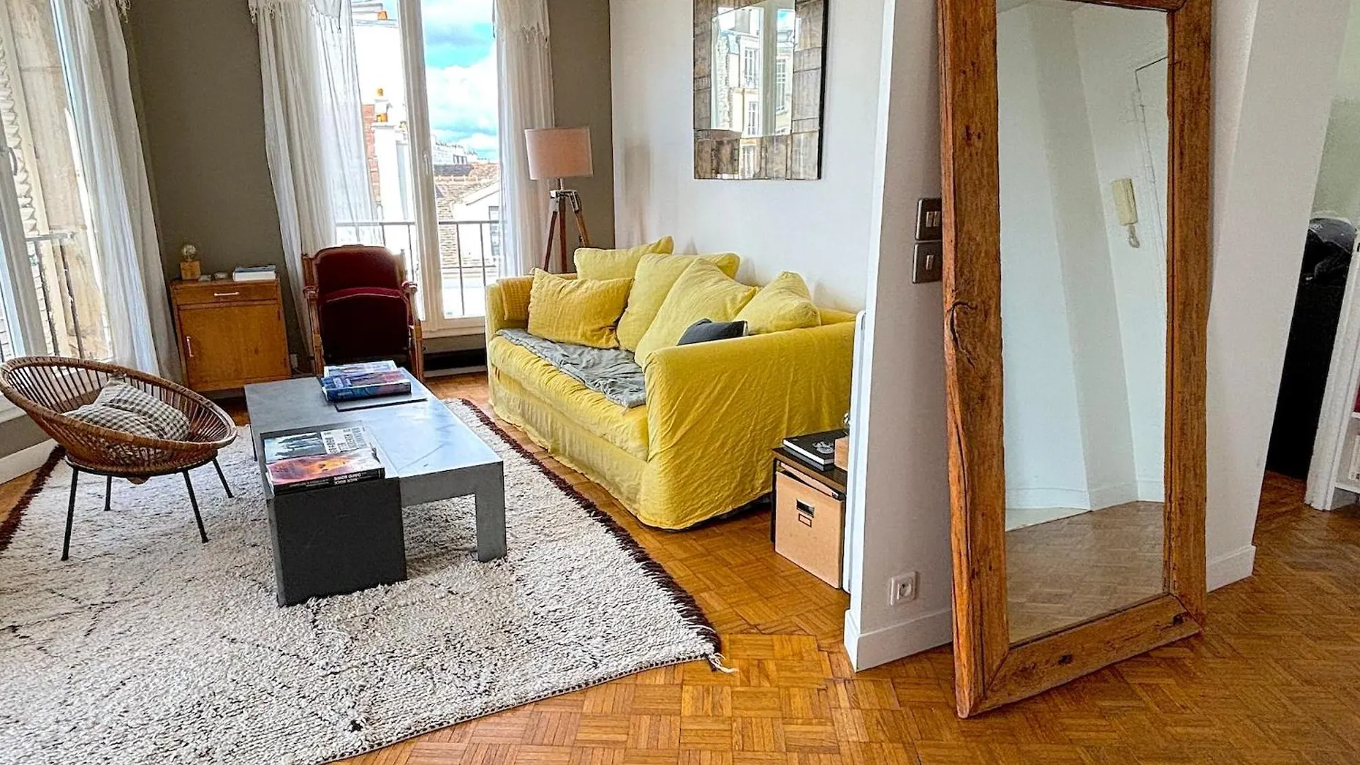 L'Appartement Poulbot Paris Apartment